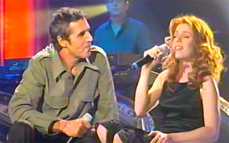 Duo entre Isabelle Boulay et Julien Clerc qui chantent Les séparés