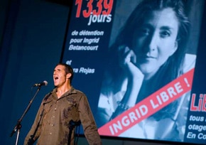 Julien Clerc chante pour soutenir Ingrid Betancourt
