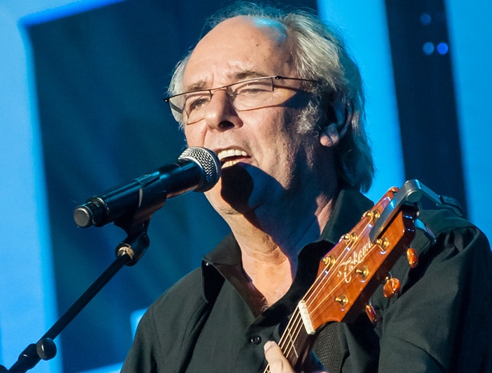 Maxime Le Forestier Chanteur Engage Au Coeur Tendre Julien Clerc Site Anime Par Ses Fans